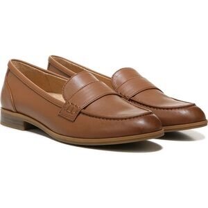 NWT Naturalizer Milo Faux Leather Loafer (Women)
Color: English Tea